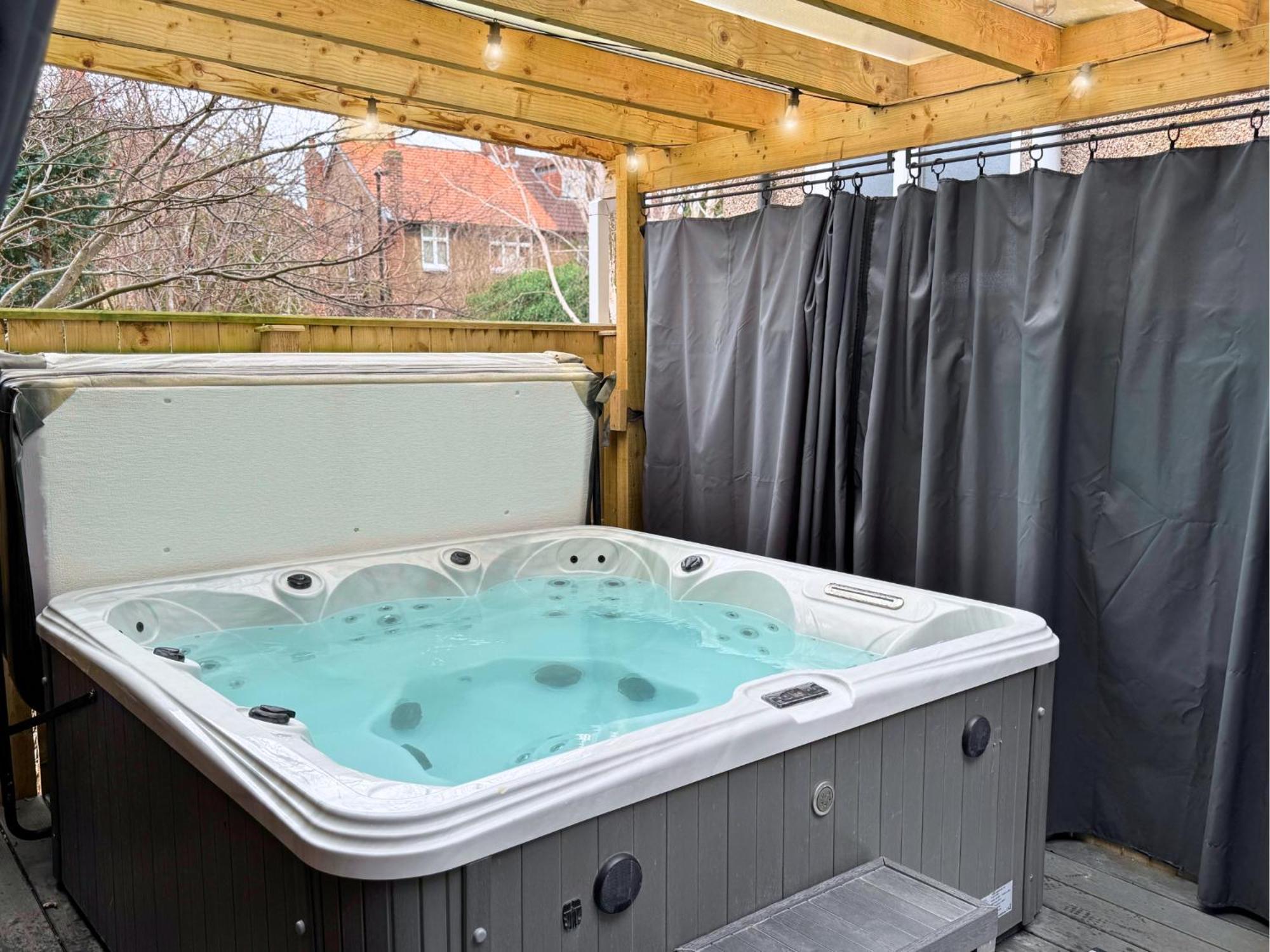 Hot Tub, Free Parking, Near Shops & Restaurants, Location 1M To City Jesmond Luaran gambar